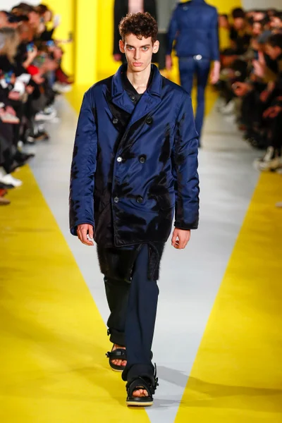 Look 14